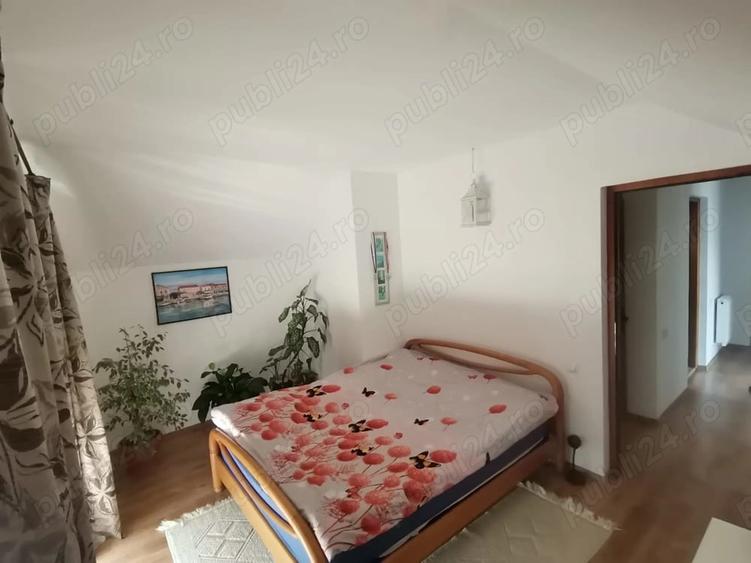 Casă cu 5 camere cu Teren 2272 Mp în Central