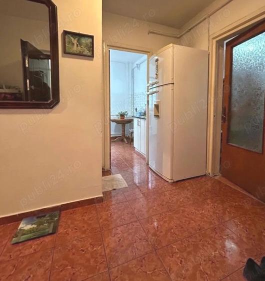 Apartament cu 3 camere semidecomandat în Iancului