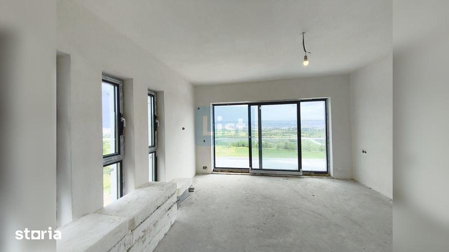 Casă cu 5 camere cu Teren 479 Mp în Sopor