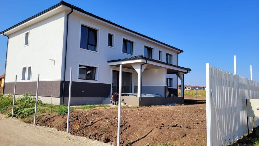 Duplex cu 4 camere cu Canalizare în Șura Mică