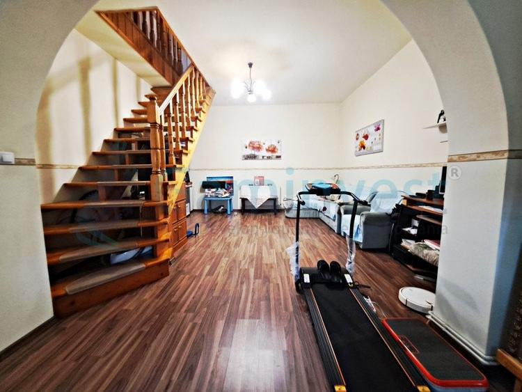 Apartament la casa cu 4 camere, zona centrala, Oradea, Bihor - 1