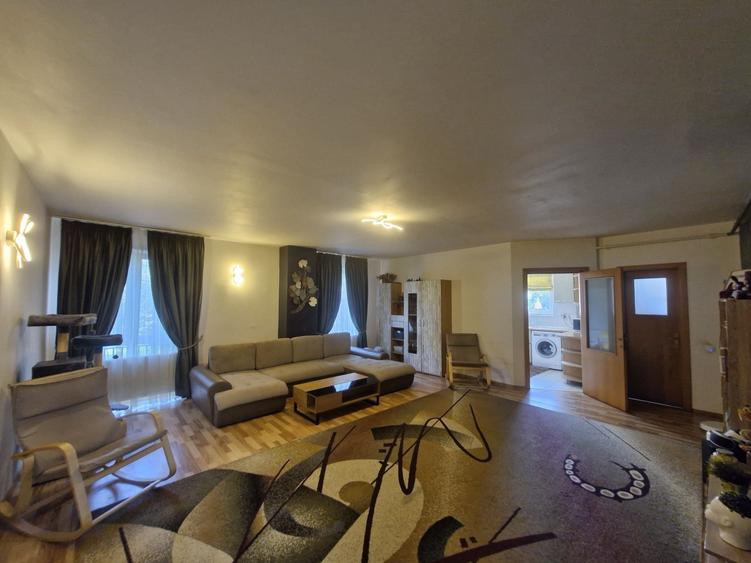 Apartament cu 3 camere decomandat în Șcheia