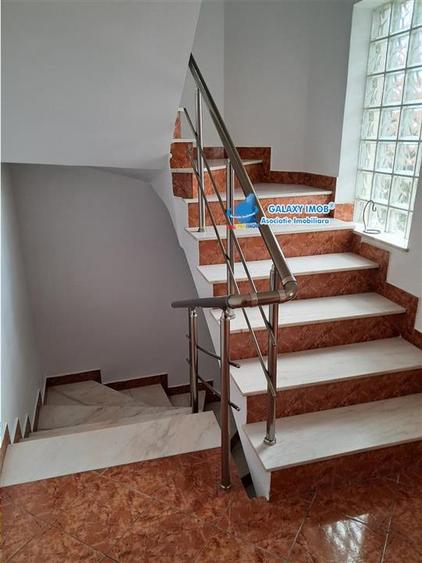 Casă cu 6 camere cu Garaj în Trivale