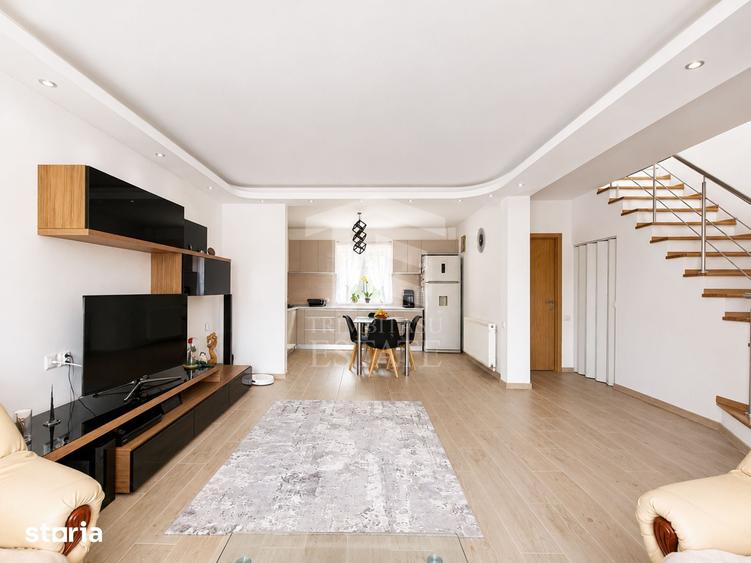 Casă cu 10 camere cu Teren 600 Mp în Lumina