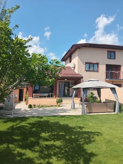 Casă cu 3 camere în Uiești