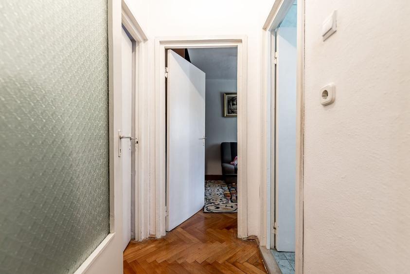 Apartament cu 3 camere semidecomandat în Aurel Vlaicu