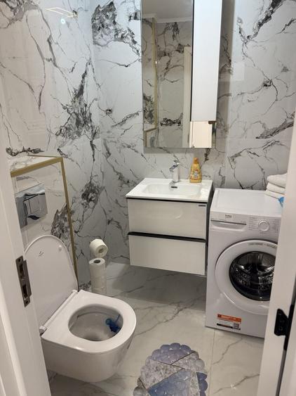 Apartament cu 4 camere decomandat în Central