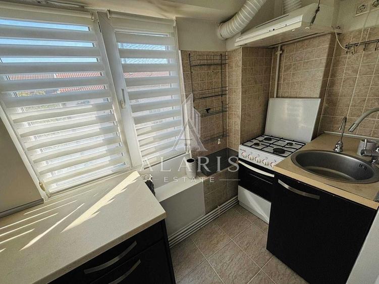 Apartament cu 3 camere decomandat, mobilat în Traian