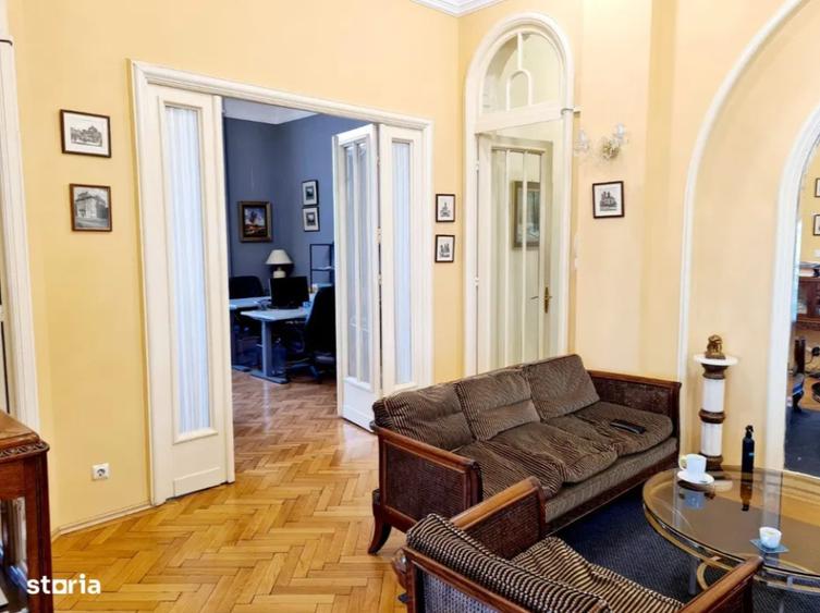 Apartament cu 5 camere în P-ța Unirii