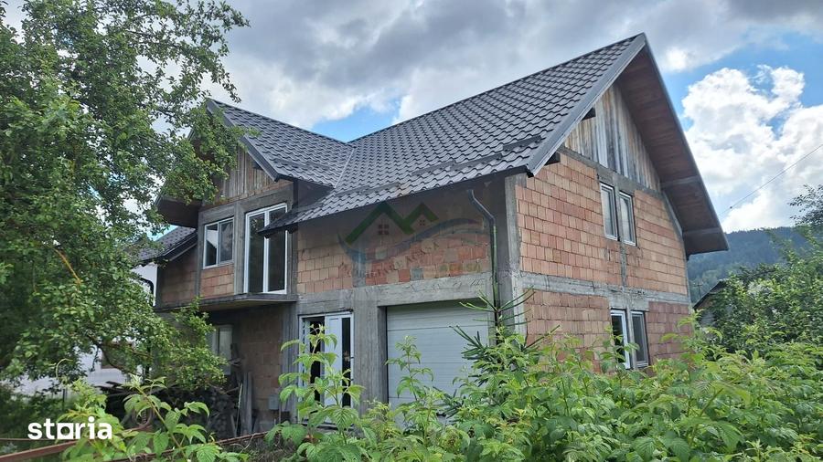 Casă cu 5 camere cu Teren 421 Mp în Central