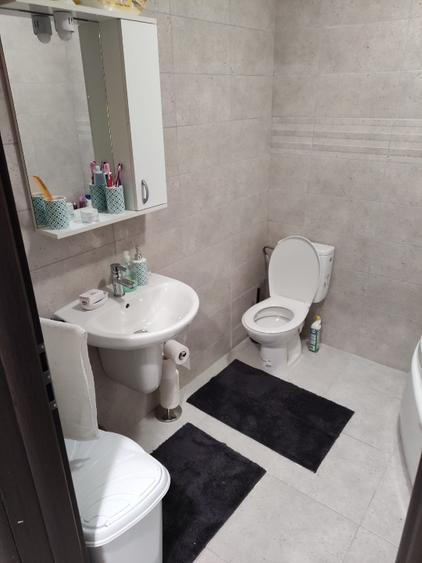 Apartament cu 2 camere decomandat în Roșu