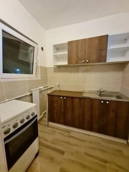 Garsonieră decomandată în Confecții