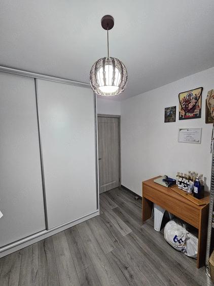 Apartament 3 camere, 68 mp, etaj 4 cu panorama deosebita, Trivale Complex 2, complet renovat 105.000 - 2
