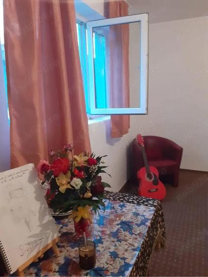 Apartament cu 3 camere decomandat în Merișani