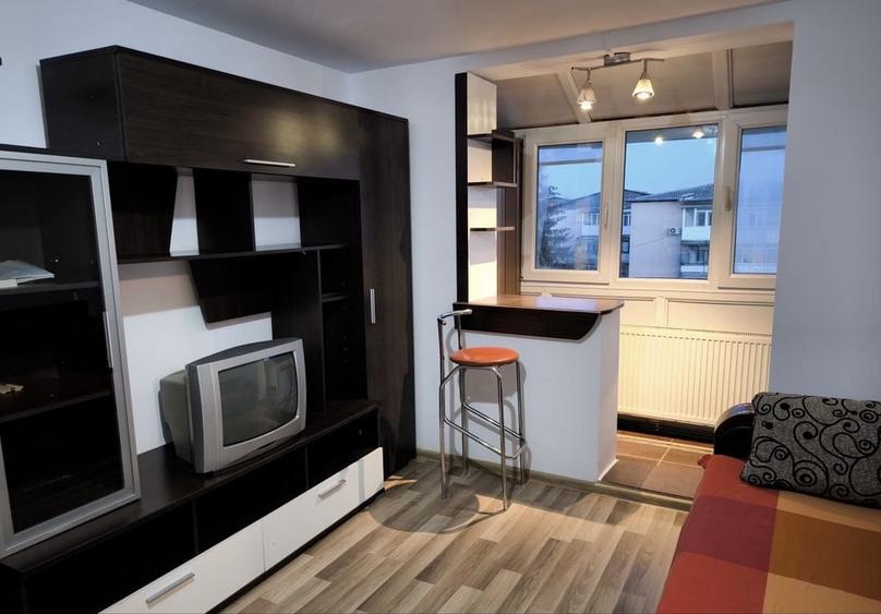 Apartament cu 2 camere semidecomandat în Micro 9