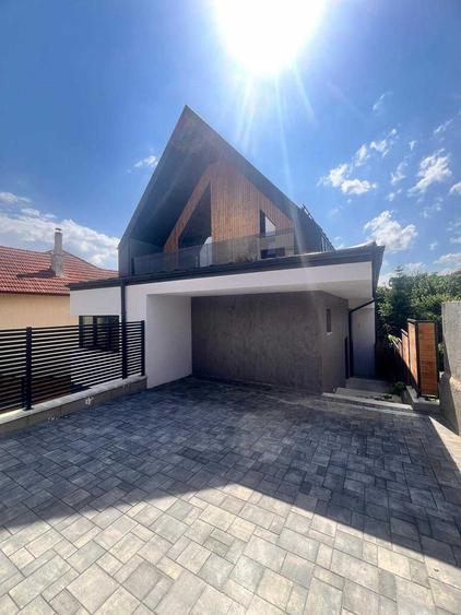 Casă cu 4 camere cu Teren 164 Mp în Dâmbul Rotund