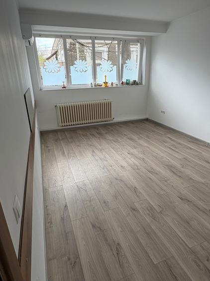 Apartament cu 2 camere semidecomandat în Școlilor