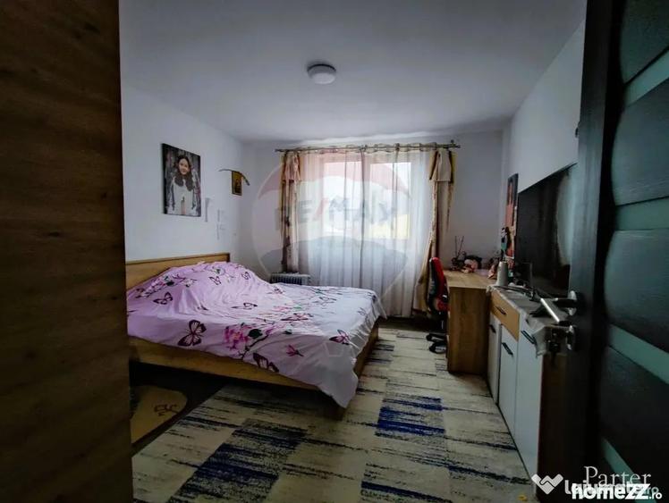 Casă cu 7 camere cu Teren 300 Mp în Central