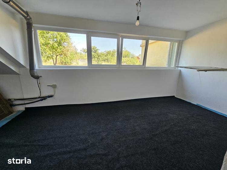 Casă cu 5 camere decomandat cu Teren 800 Mp în Ghiroda