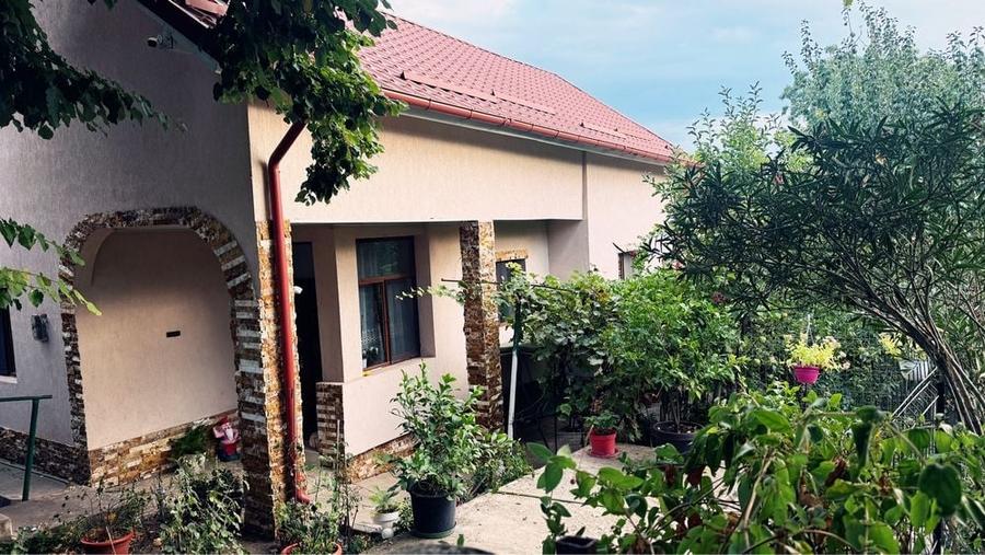 Casă cu 4 camere în Central