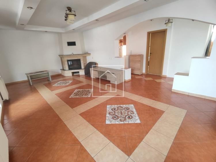 Duplex cu 4 camere cu Canalizare în Tineretului