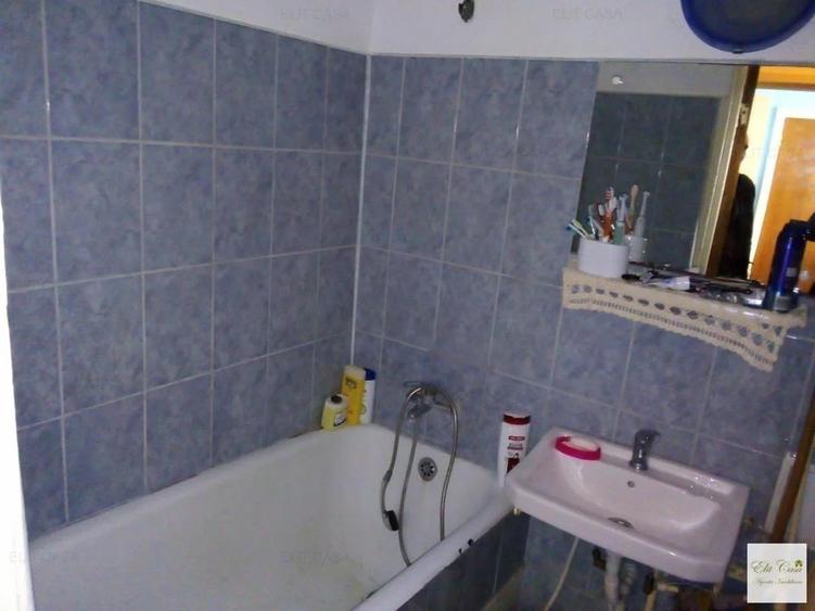 Apartament cu 3 camere semidecomandat, mobilat în Tătărași
