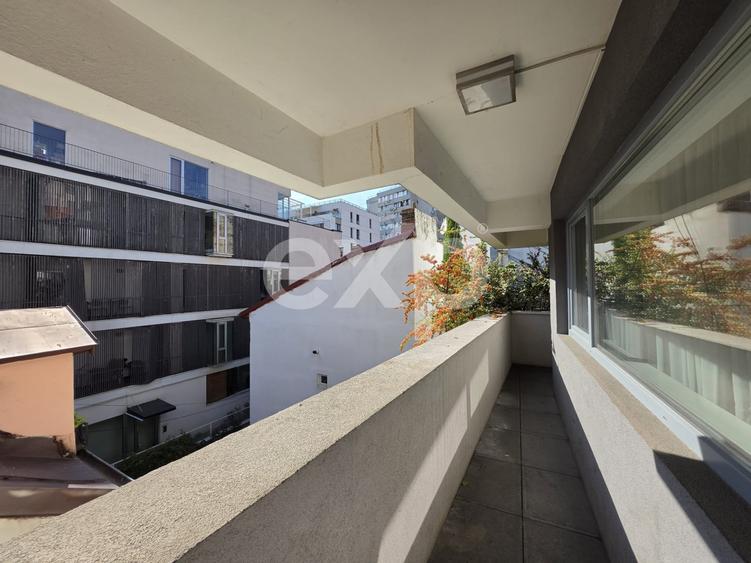 Apartament cu 3 camere semidecomandat, mobilat în Banu Manta