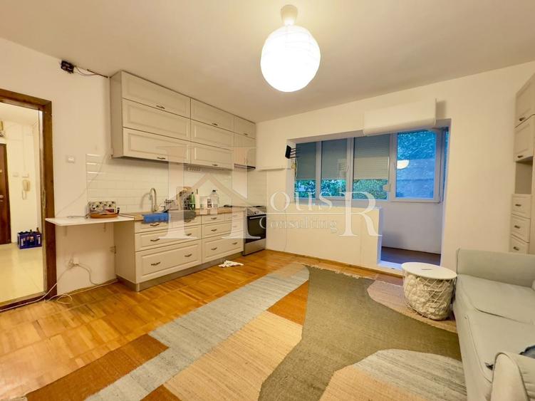 Apartament cu 2 camere semidecomandat, mobilat în Buziașului