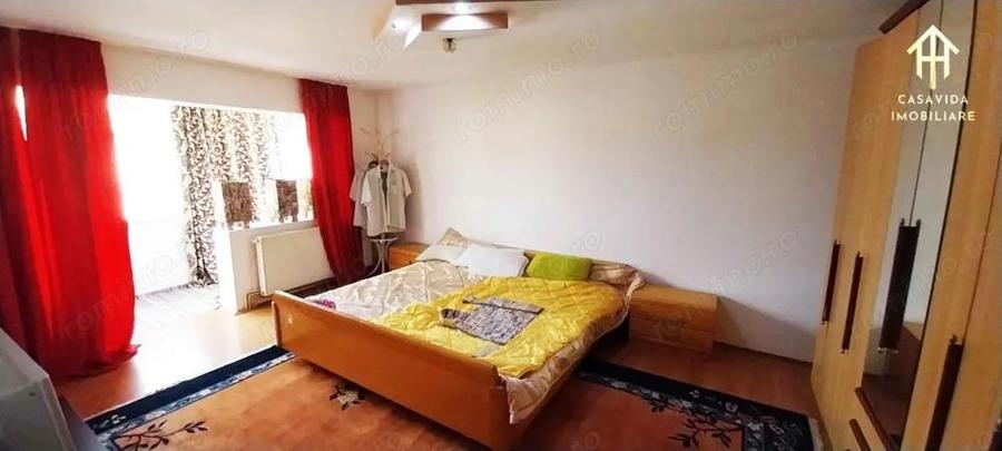 Apartament cu 4 camere decomandat în Central