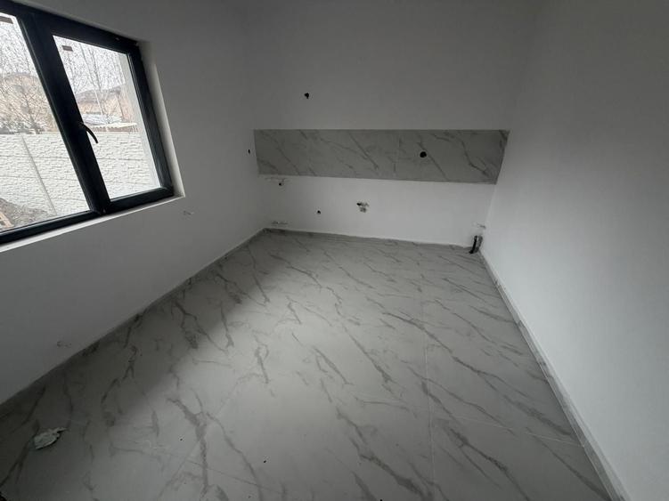 Duplex cu 3 camere cu Canalizare în Central