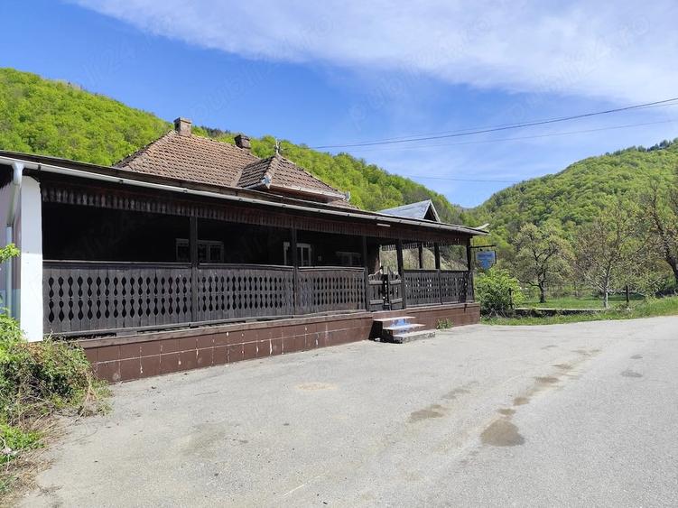 Casă cu 2 camere cu Teren 6719 Mp în Buceș