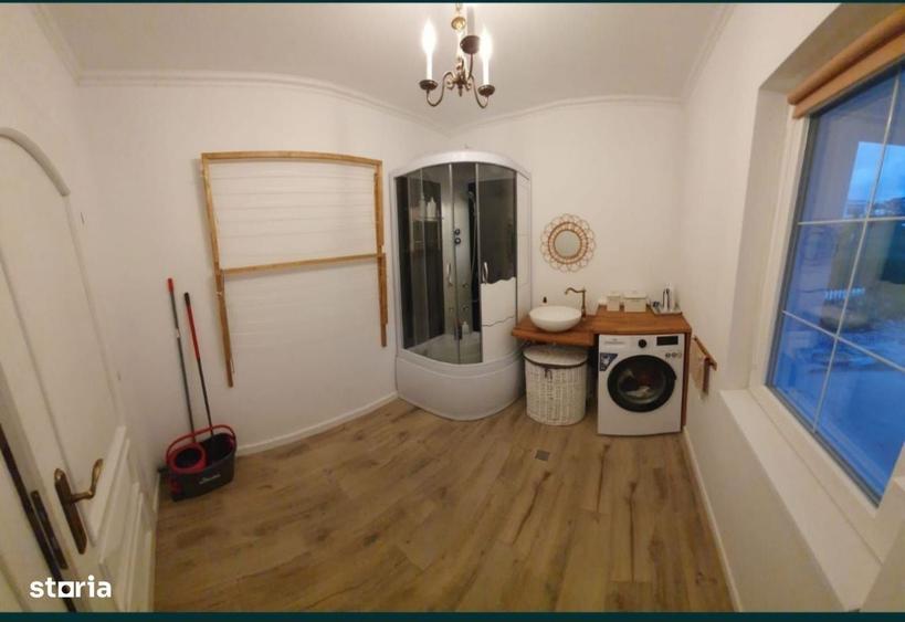 Casă cu 3 camere cu Teren 695 Mp în Central