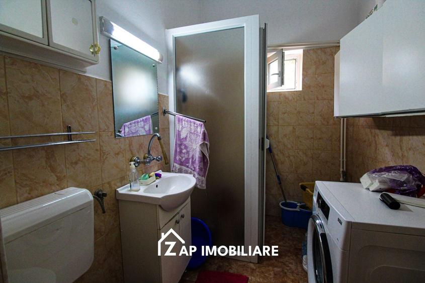 Casă individuală cu 4 camere cu Canalizare în Central