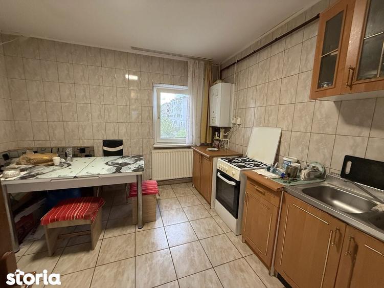 Apartament cu 4 camere decomandat în Micro 20