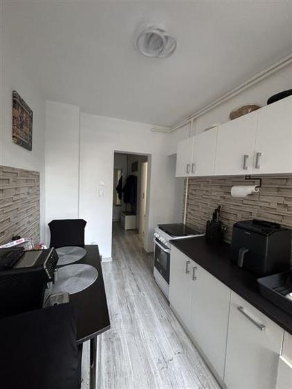 Apartament cu 2 camere semidecomandat, mobilat în Vlahuță