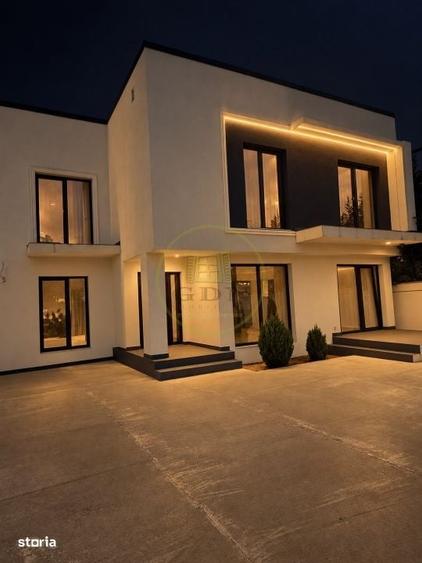 Casă cu 4 camere cu Teren 250 Mp în Malu Mare