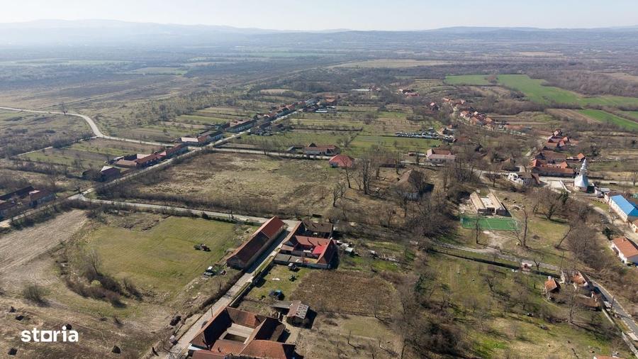 Casă cu 4 camere în Jupani