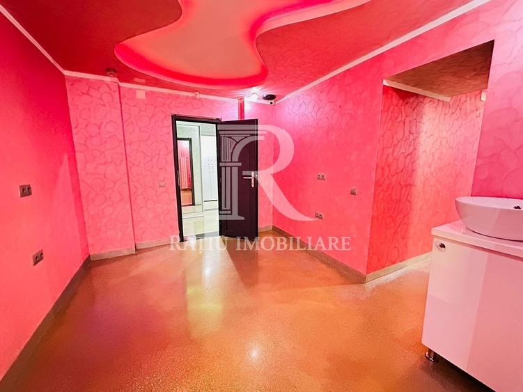 Casă individuală cu 5 camere cu Canalizare în Rogerius