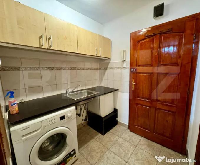 Garsonieră decomandată în Decebal