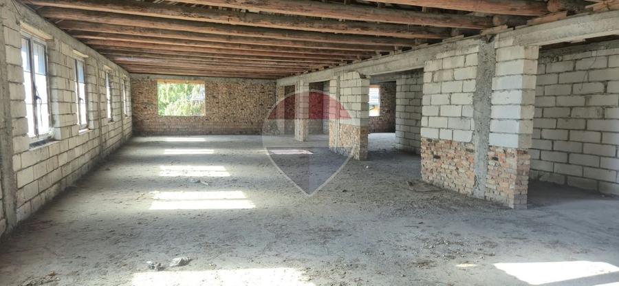 Spațiu comercial, de 1,100 mp, în Central