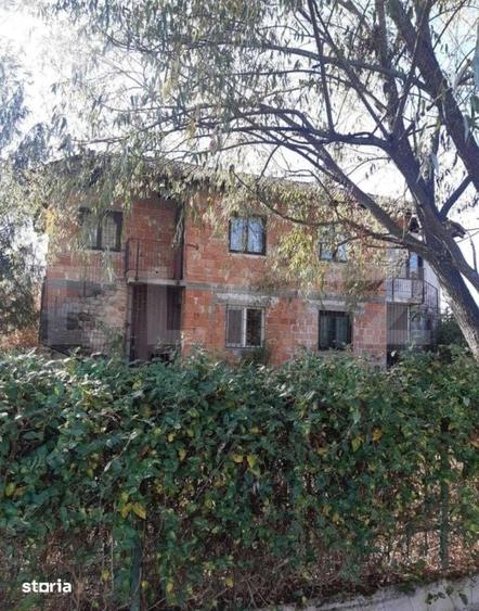 Casă cu 8 camere cu Teren 400 Mp în Central