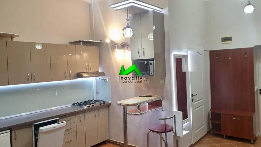 Apartament cu 3 camere decomandat, mobilat în Central