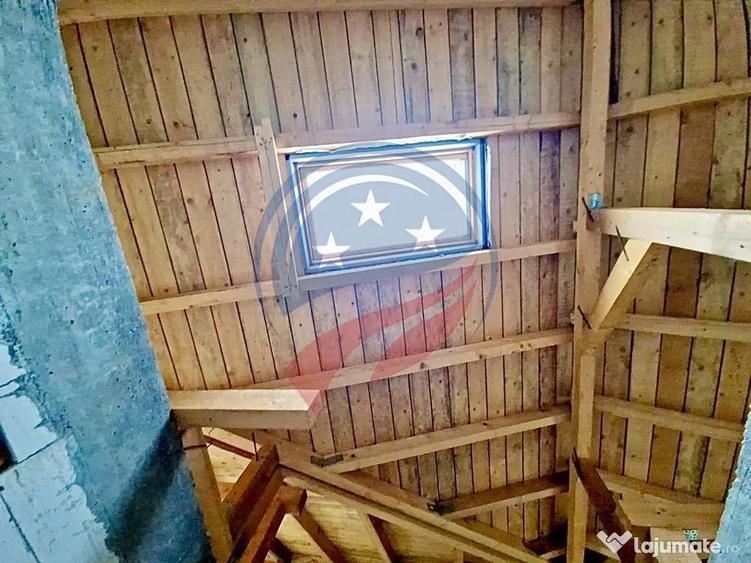 Casă cu 7 camere cu Teren 500 Mp în Central