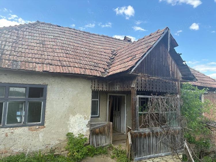 Casă cu 3 camere cu Teren 10 Mp în Sântioana