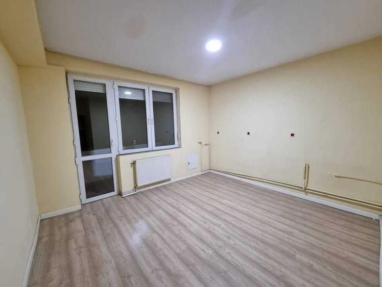 Apartament cu 3 camere decomandat în Iosia