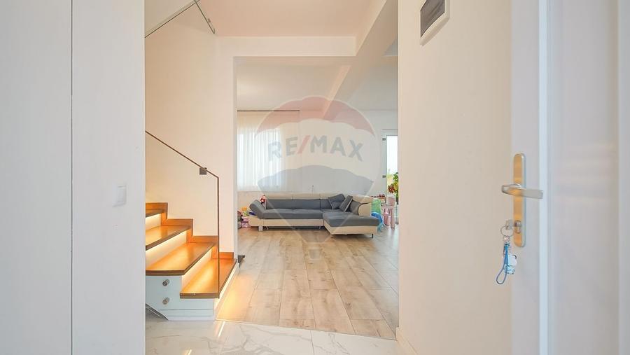 Casă individuală cu 4 camere cu Teren 658 Mp în Stupini
