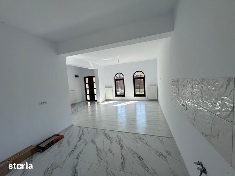 Casă cu 4 camere cu Teren 350 Mp în Mihai Eminescu