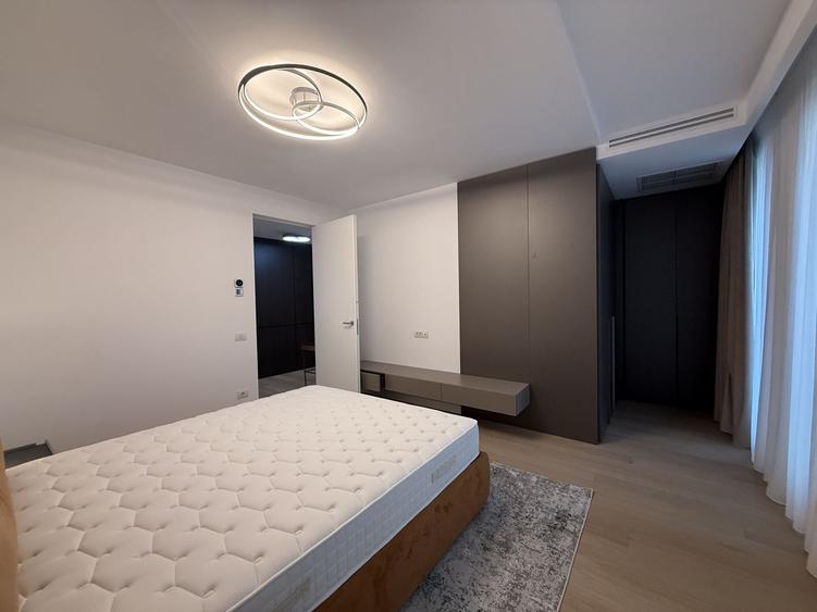 Apartament cu 4 camere decomandat în Arcul de Triumf