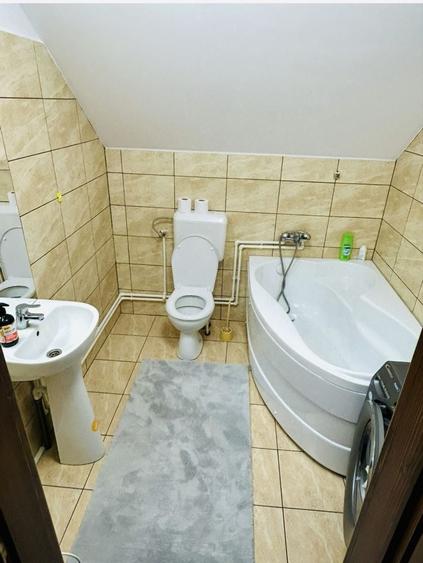 Casă cu 4 camere în Andreneasa