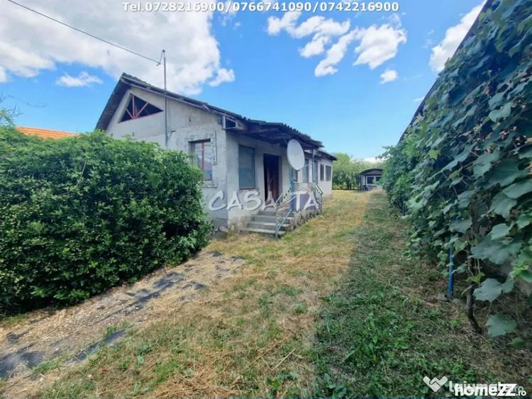 Casă cu 2 camere cu Teren 2554 Mp în Sănătești